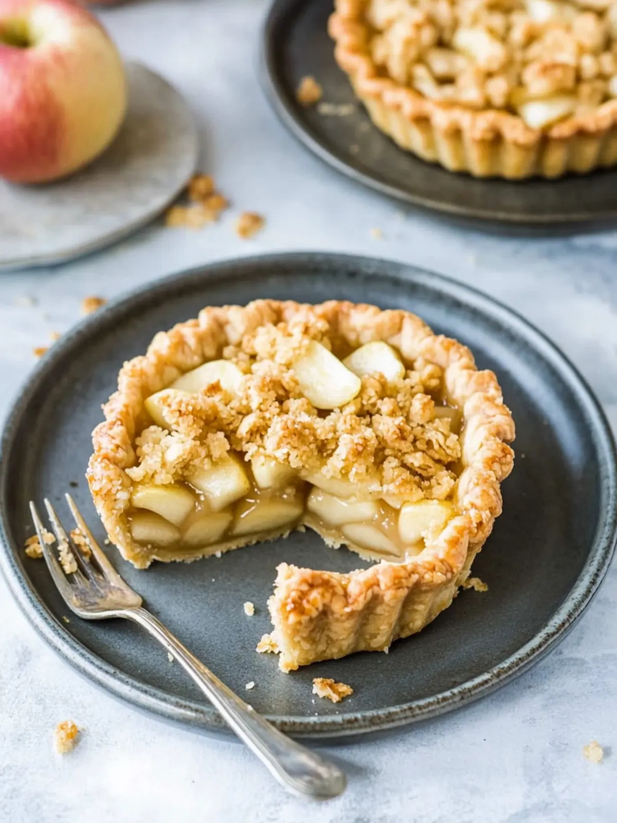 Delicious Apple Crumble Tarts with Velvety Caramel Sauce 4 Apple Crumble Tarts
