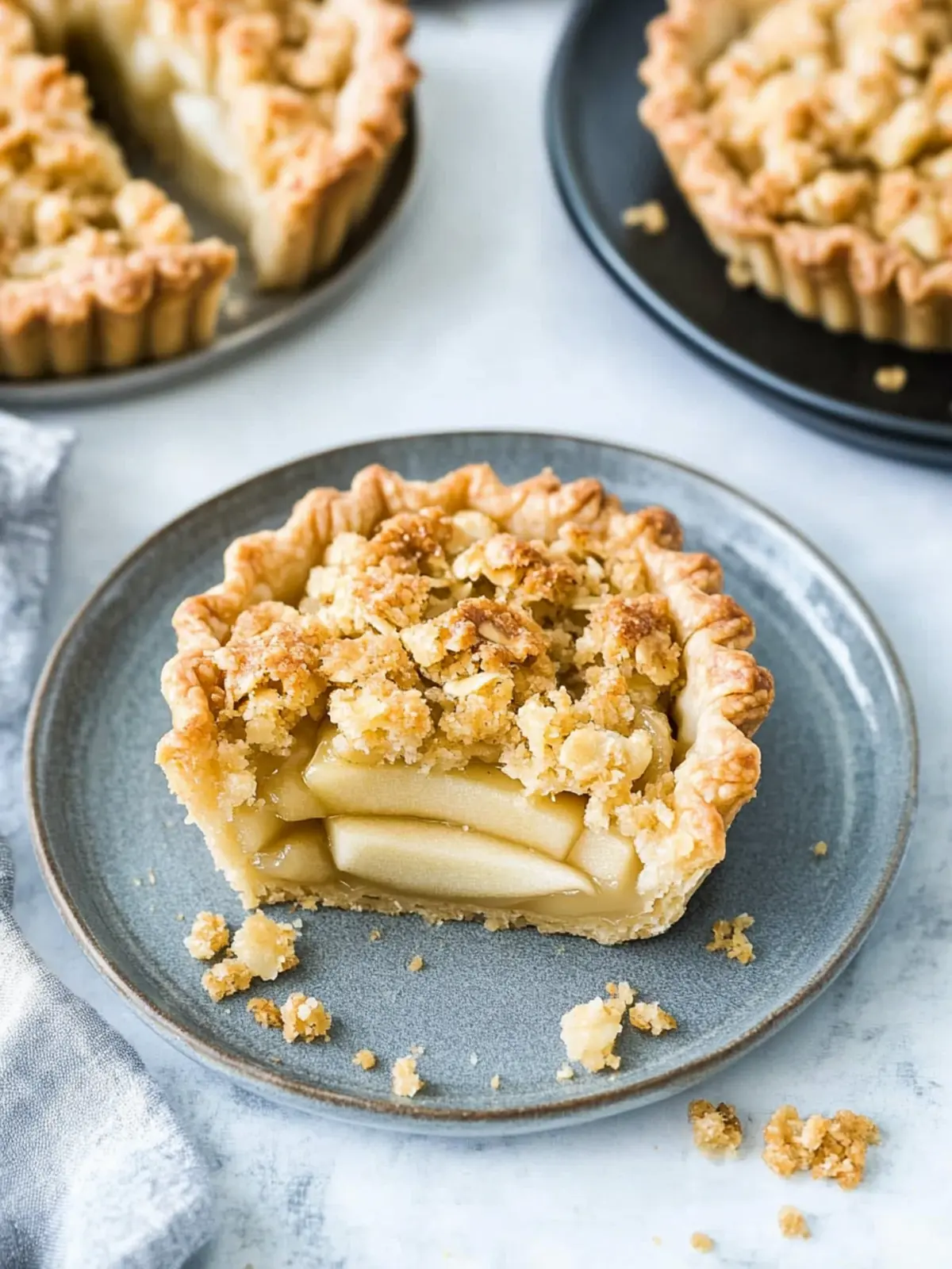 Delicious Apple Crumble Tarts with Velvety Caramel Sauce 2 Apple Crumble Tarts